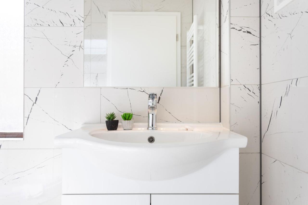 Design Sunny 2Bdr Apartment Near The City Center Zagabria Esterno foto